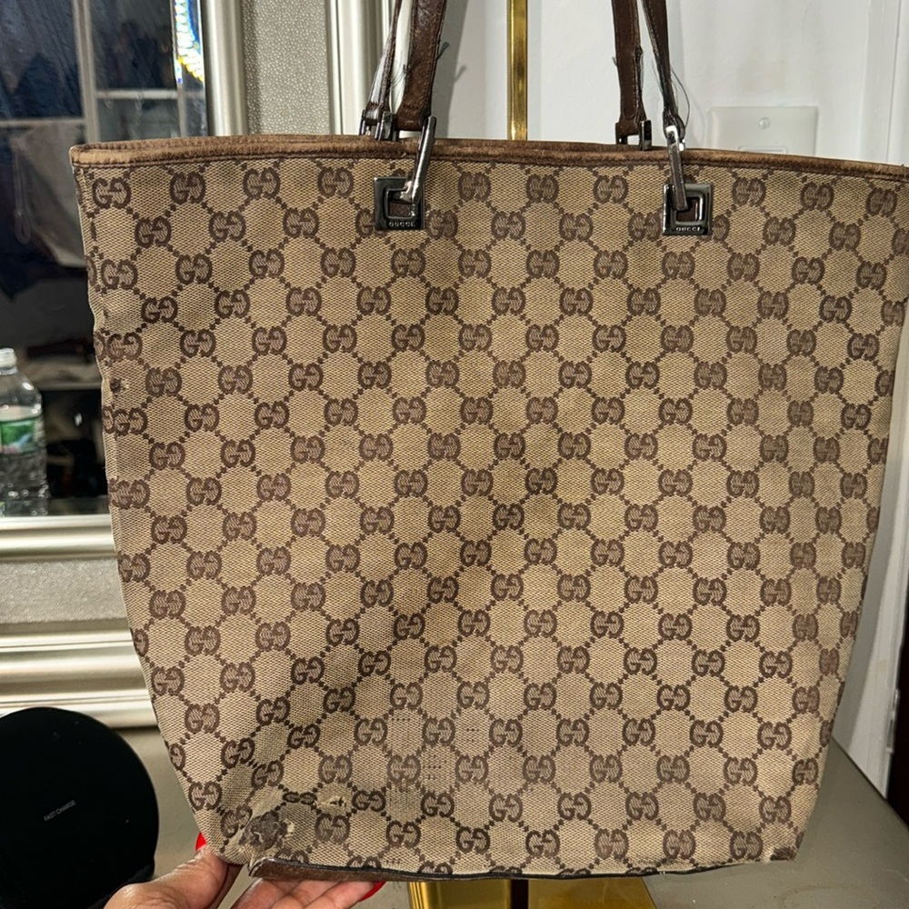 100% authentic Gucci shoulder bag